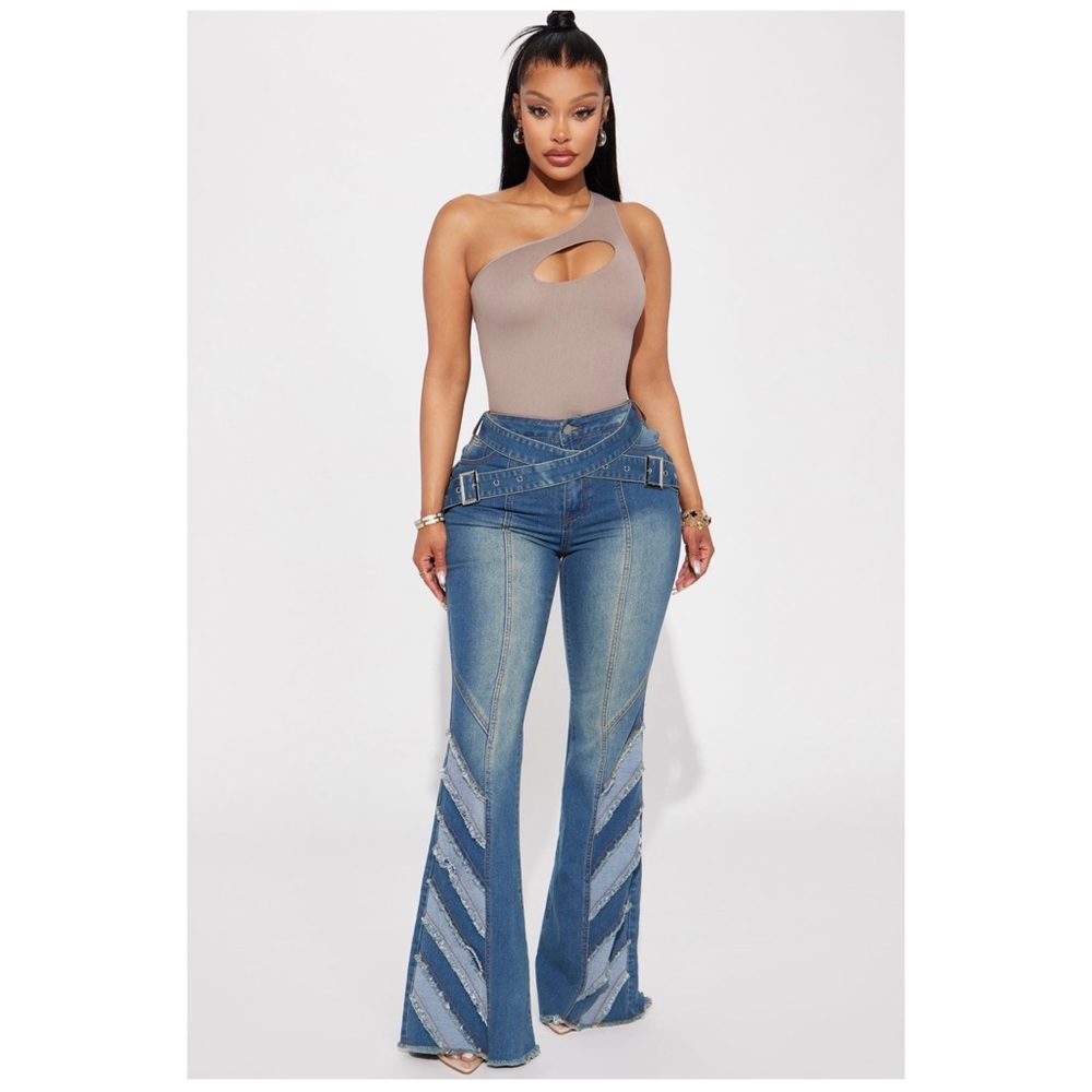 NWT Fashion Nova Womens Belted Flare Jeans